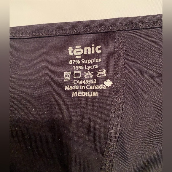 Tonic Active Yoga Top with Built in Shelf Bra Size Medium in EUC - Picture 9 of 9